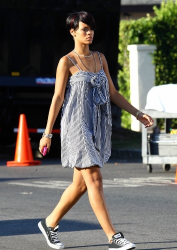 rihanna dress up. 42678-2008-Rihanna-Dress-up